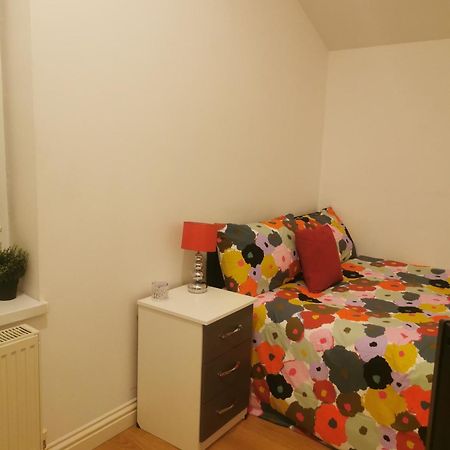 Lovely Spacious Room Near Train Station And University Dallington  Exteriör bild