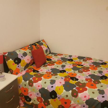 Lovely Spacious Room Near Train Station And University Dallington  Exteriör bild