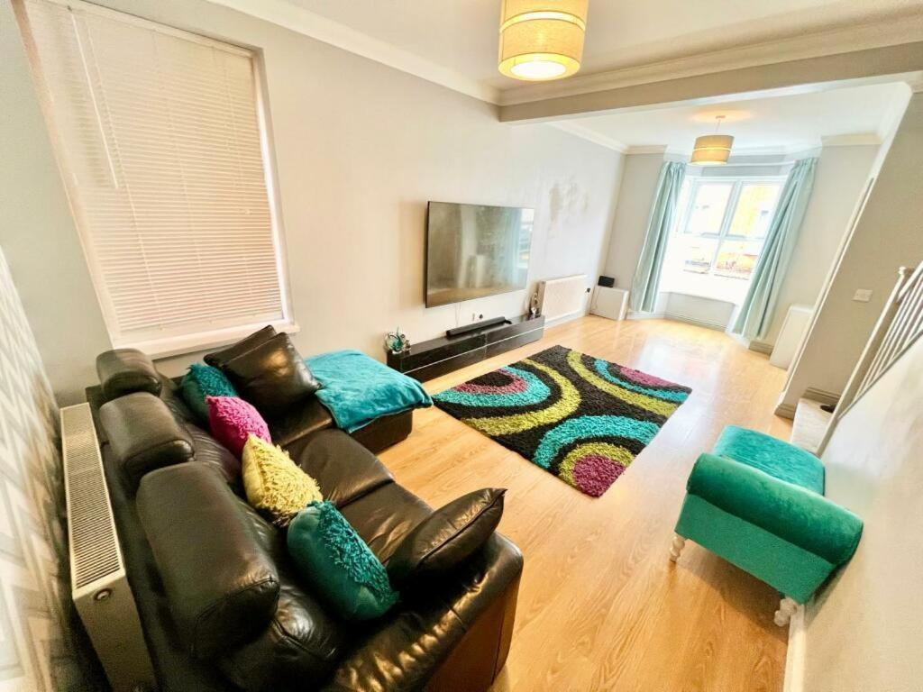 Lovely Spacious Room Near Train Station And University Dallington  Exteriör bild