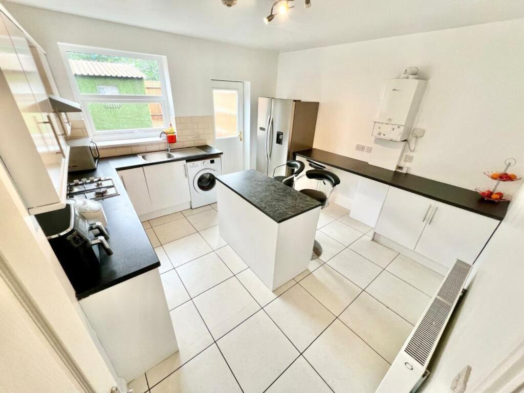 Lovely Spacious Room Near Train Station And University Dallington  Exteriör bild